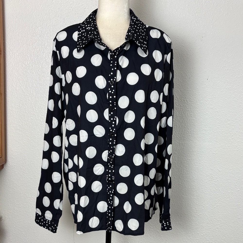 1345NWT FHQ Black and White Polka Dot Button-Up Shirt. SzXL